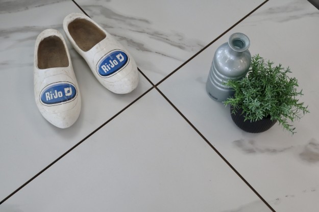 Afbeeldingen van Vloertegel 60x60x1 cm Athena carrara polished