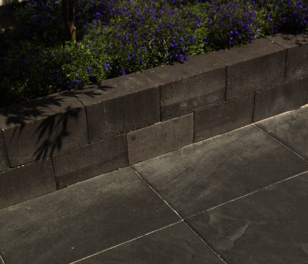 Afbeeldingen van Getrommeld stapelblok Antraciet 30x15x15 afname per 16