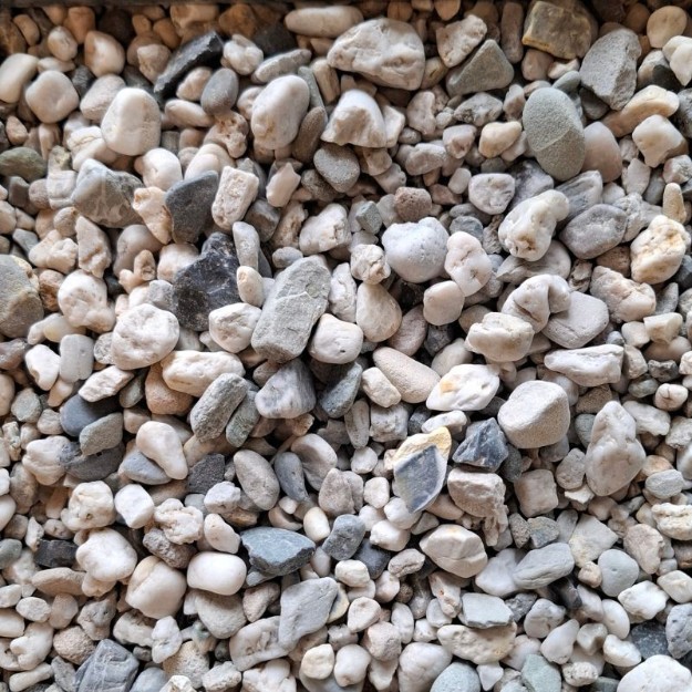 Afbeeldingen van Limburgs wit grind  4\16 mm